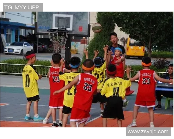 幼儿园运动会精彩瞬间篮球出场小朋友们展现活力与团队精神的欢乐时刻 幼儿园运动会精彩瞬间篮球出场小朋友们展现活力与团队精神的欢乐时刻